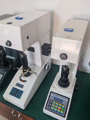 Ηλεκτρική περιστρεφόμενη στήλη Micro Vickers Hardness Tester OEM 220V